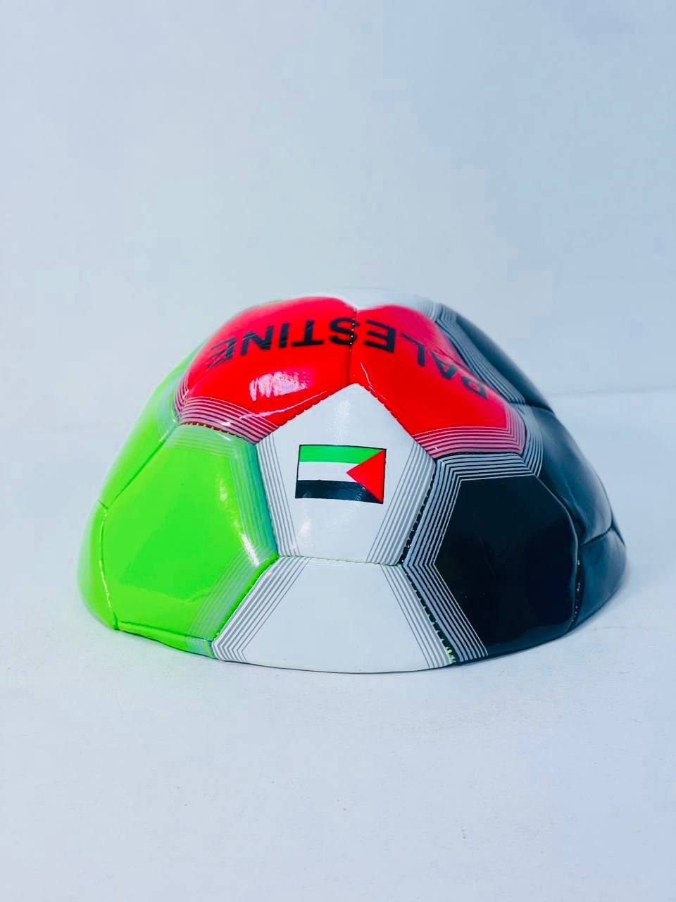 كرة قدم بتصميم علم فلسطين خياطة ليزر