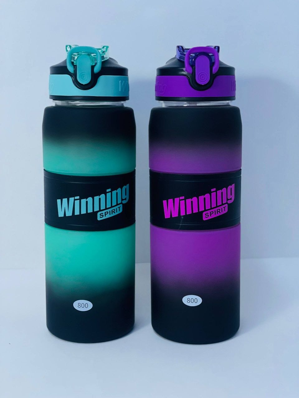 زجاجة مياه رياضية Winning Spirit سعة 800 مل بحزام يد وشاليمو